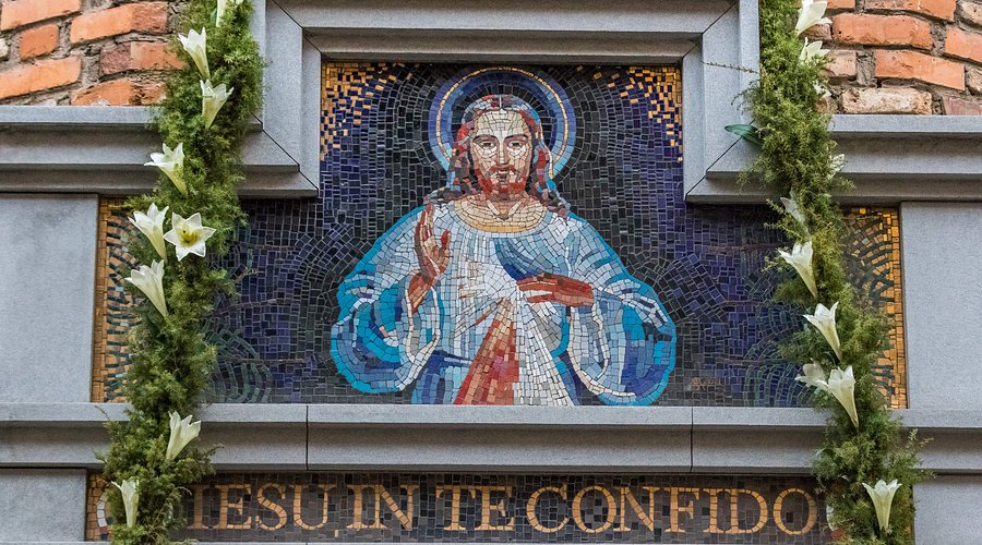 entrance-to-the-shrine